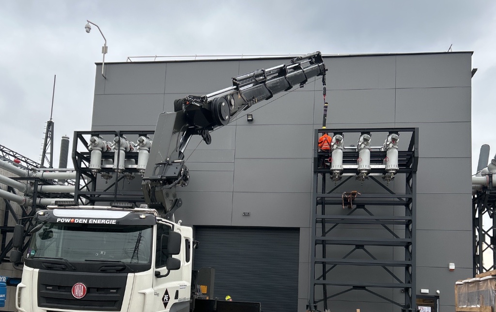 Cable installation supported by a loading crane