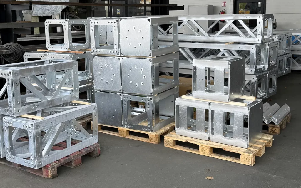 Galvanised steel structures with connection plates and truss beams on pallets