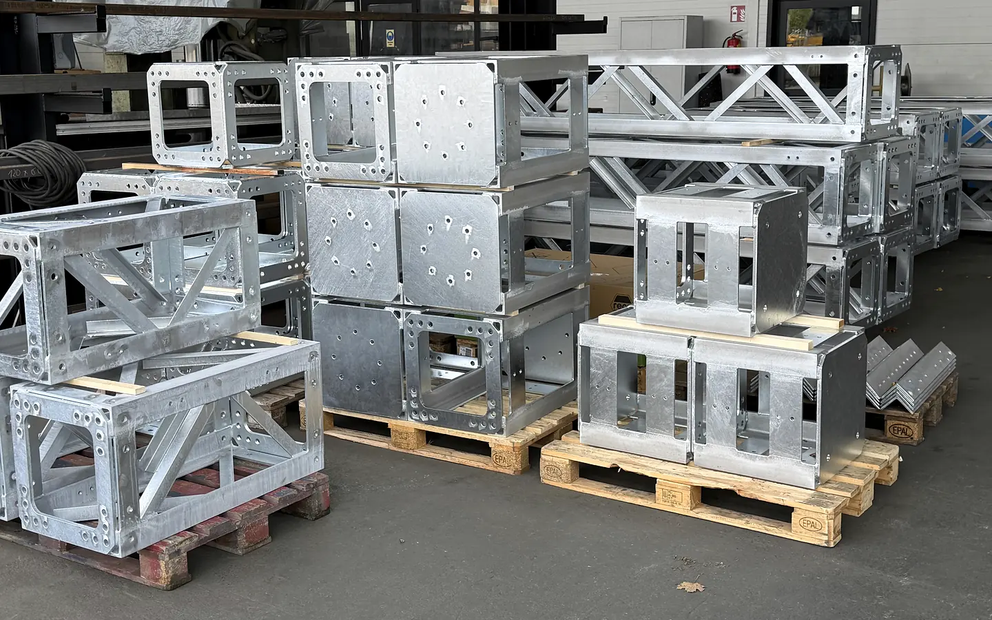 Galvanised steel structures with connection plates and truss beams on pallets